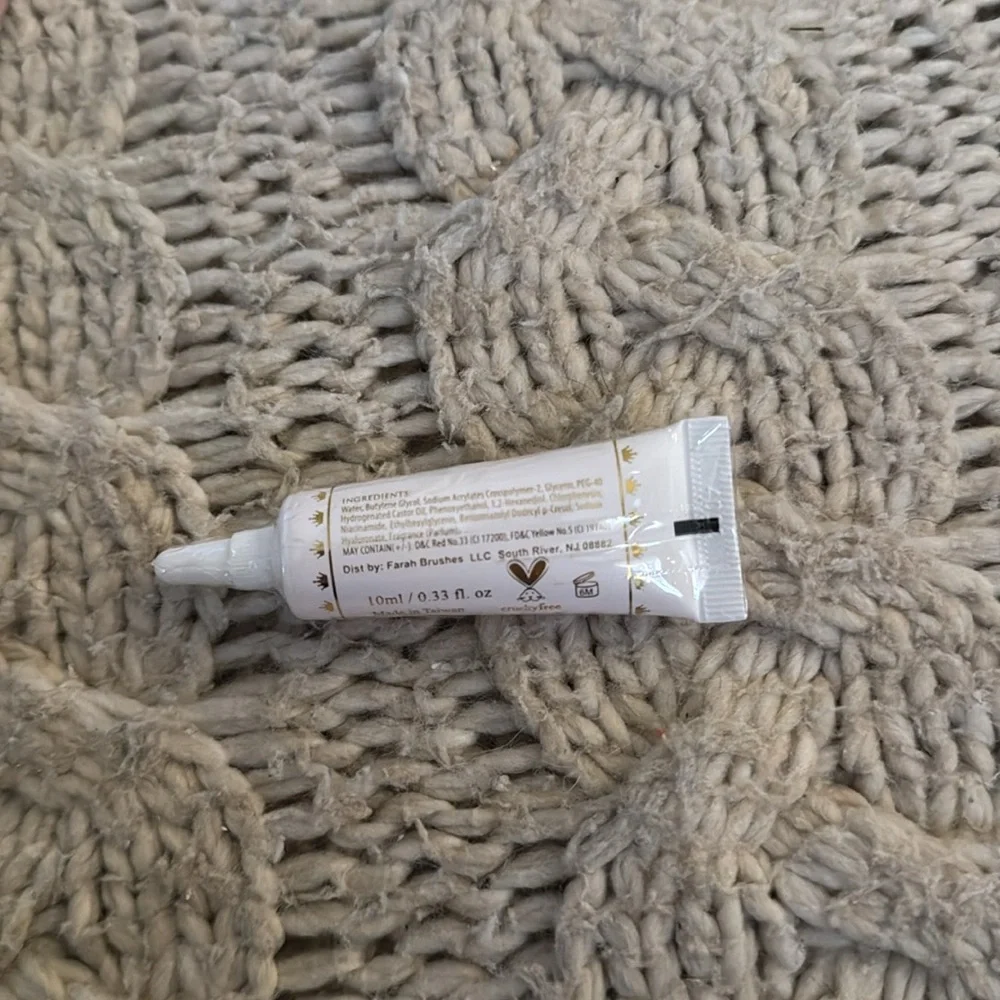 Mini Make-Up Bundle - Picture 5 of 11